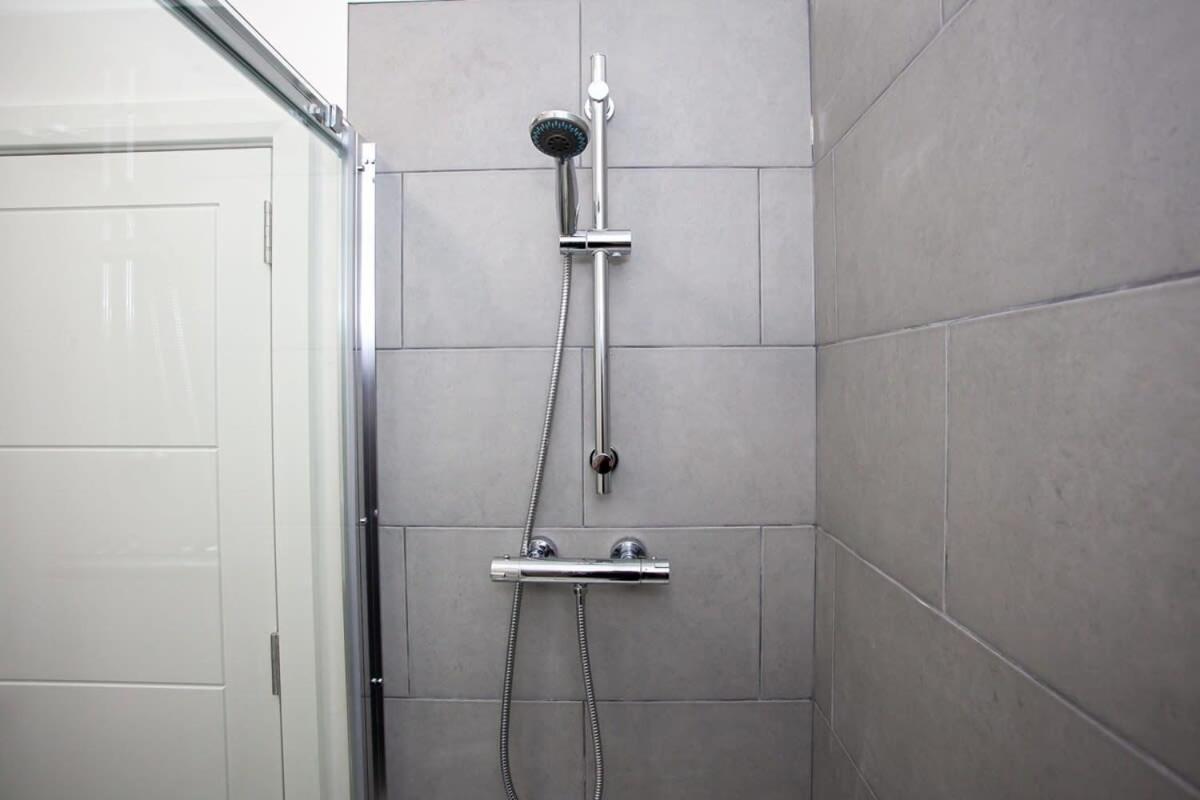 Lovely Open Plan 1 Bedroom Apartment In بولتون المظهر الخارجي الصورة